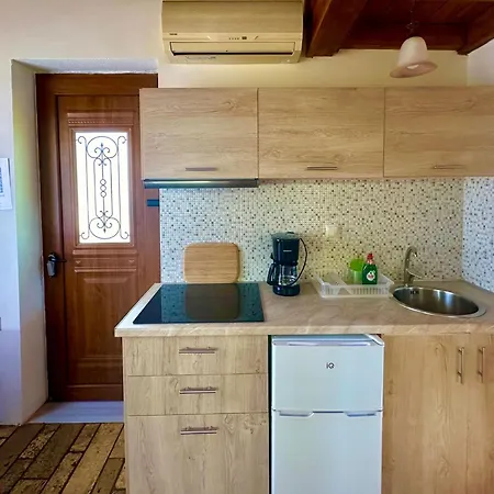 Genari Garden View Retreat Apartment Korakochori