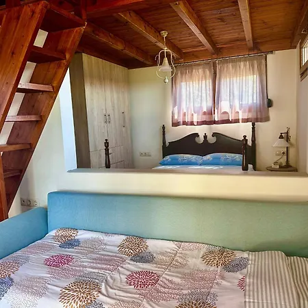 Genari Garden View Retreat Apartment Korakochori